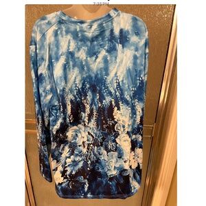 Blue  and white tie-dye long sleeve shirt with a floral print,Plus size 1X, NWT